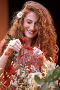 medium-shot-smiley-woman-with-flowers